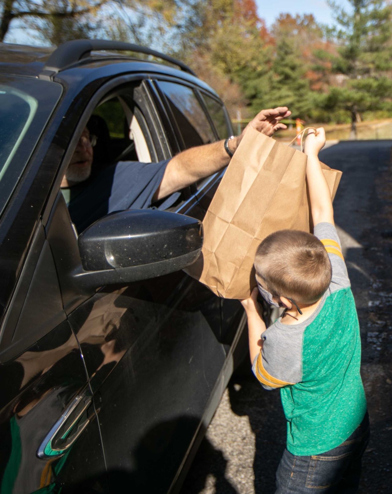 St. Luke's United Methodist Church gives drive-through Thanksgiving meals